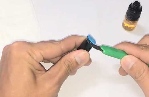 电子烟烟弹怎么加烟油?