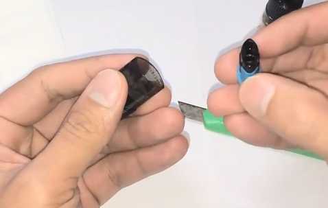电子烟烟弹怎么加烟油?