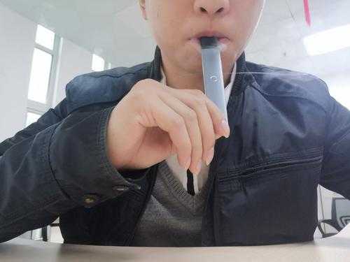电子烟充电要去掉烟弹吗？