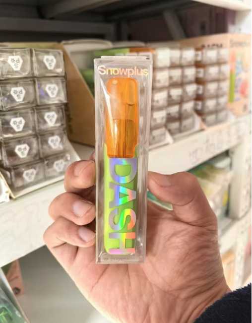 告别续航焦虑!Snowplus雪加鸭嘴兽Dash评测:4000口大容量+Type-C快充,重新定义一次性电子烟体验