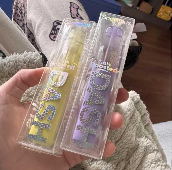 【一次性电子烟终极对决】icemax冰爆VS雪加鸭嘴兽：谁才是真正口感之王？